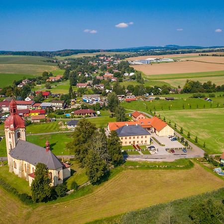 Penzion na Faře Dubenec Esterno foto