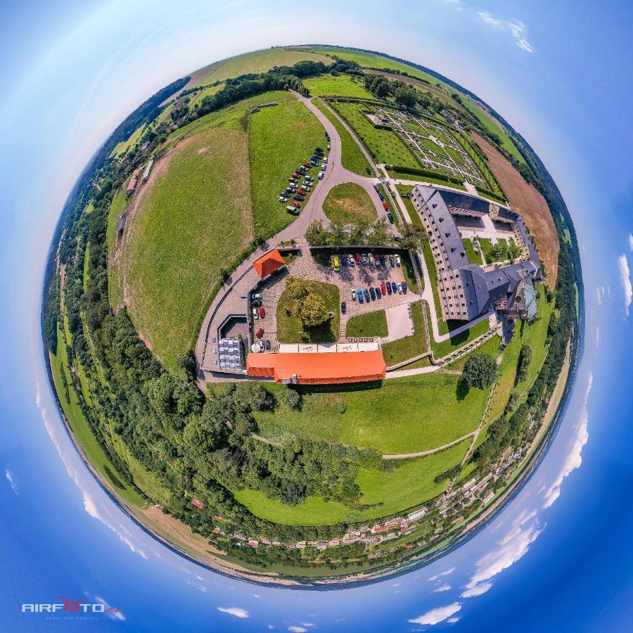 Penzion na Faře Dubenec Esterno foto