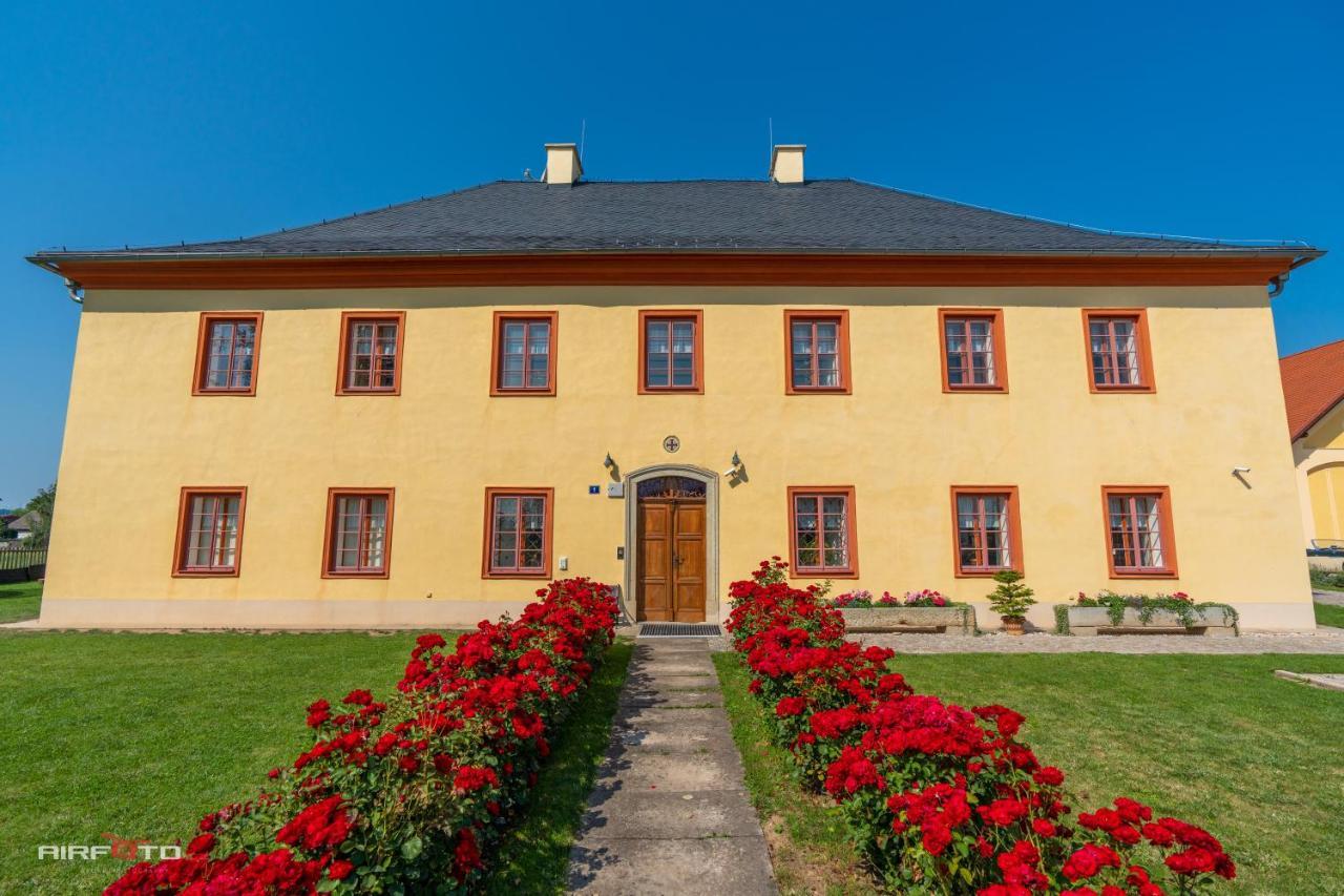 Penzion na Faře Dubenec Esterno foto